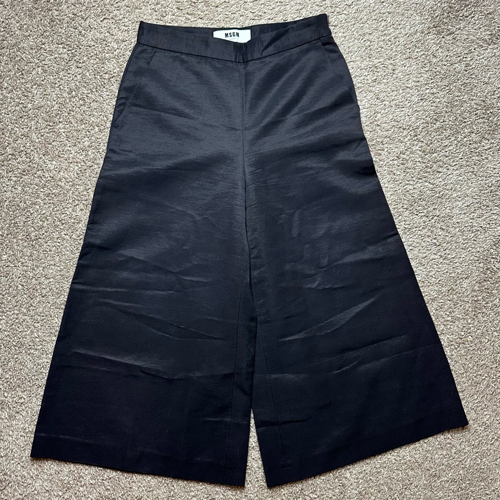 MSGM Milano Wide Leg Cropped Pants Black
Women's 40